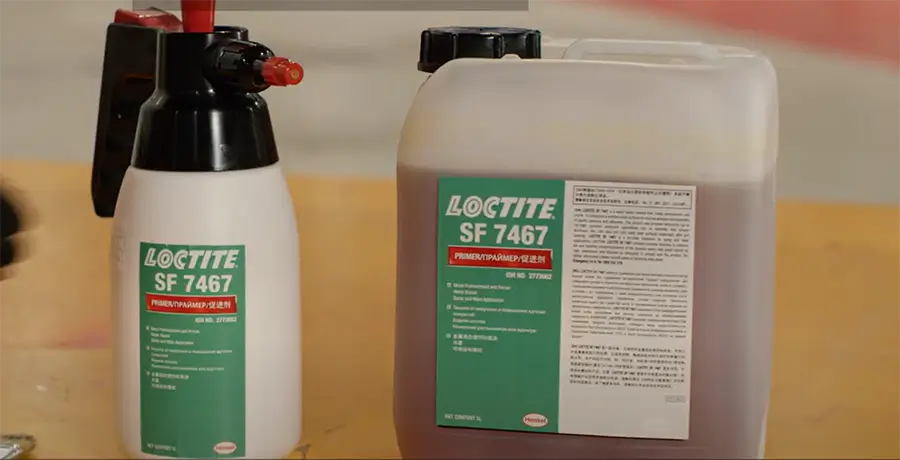 A photo of the LOCTITE SF 7467 product, used as a pre-treatment agent for metal surfaces in the rubber lining procedure with Linatex-type rubber materials. It removes rust and contaminants while preventing rust formation on the metal surface for up to seven days.