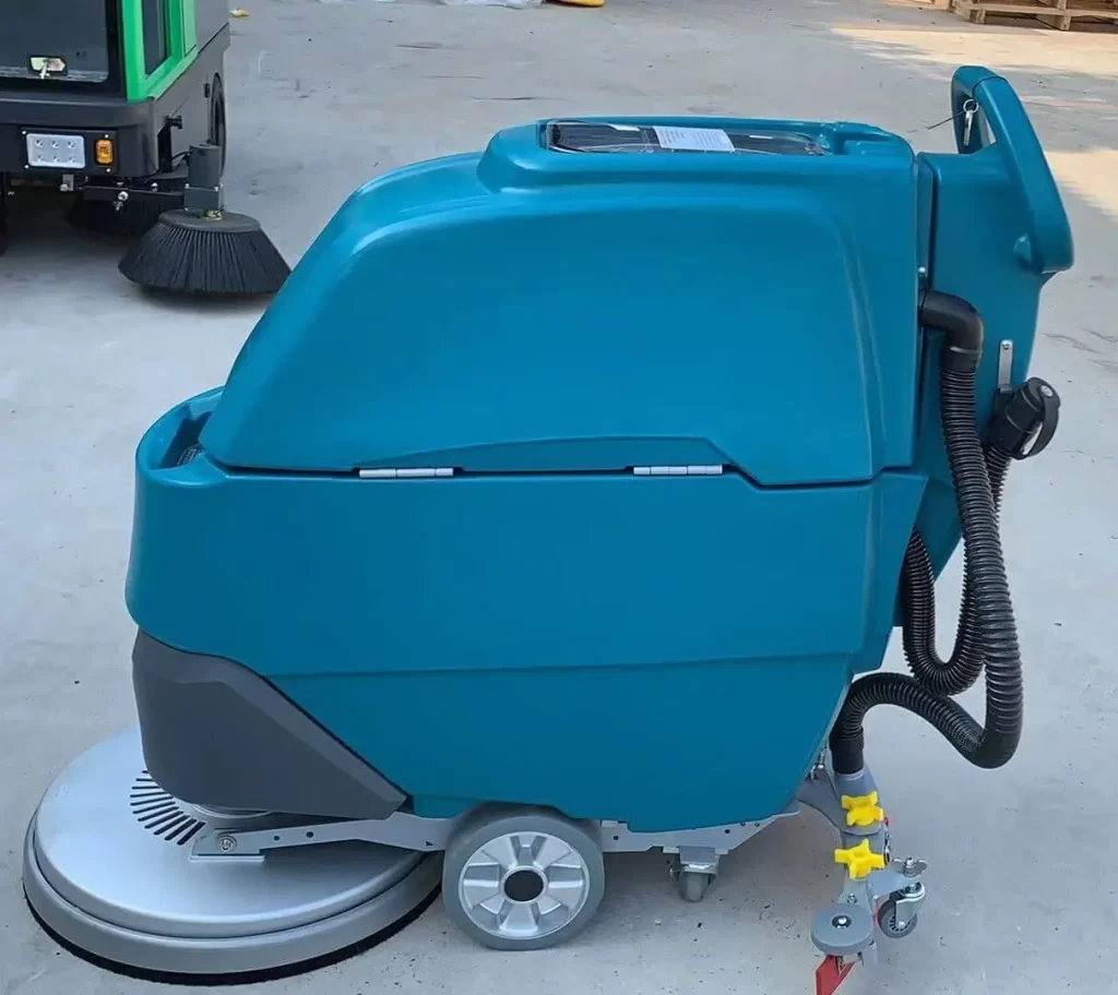 Photo of a commonly used floor scrubber with a water suction device featuring DEF Rubber's rubber squeegee blade, ensuring effective floor cleaning.